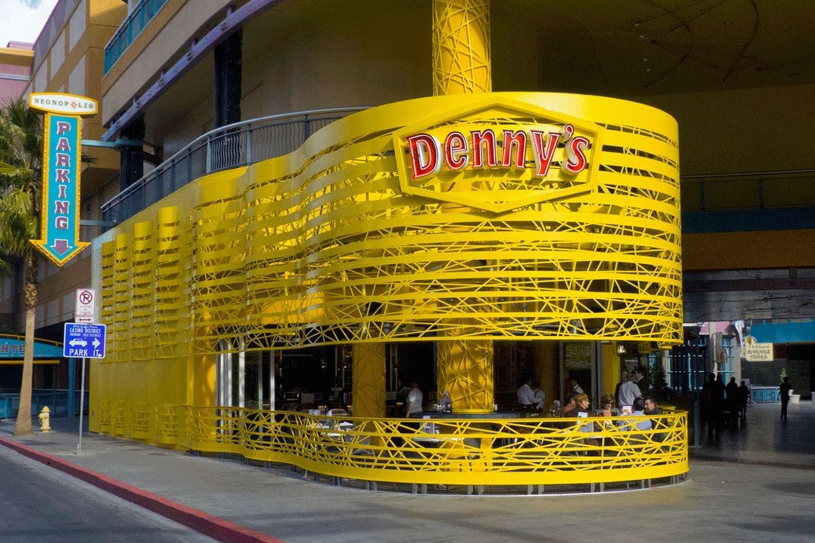 Denny’s Offering Free Valentine’s Day Weddings in Las Vegas — With Breakfast in Bed